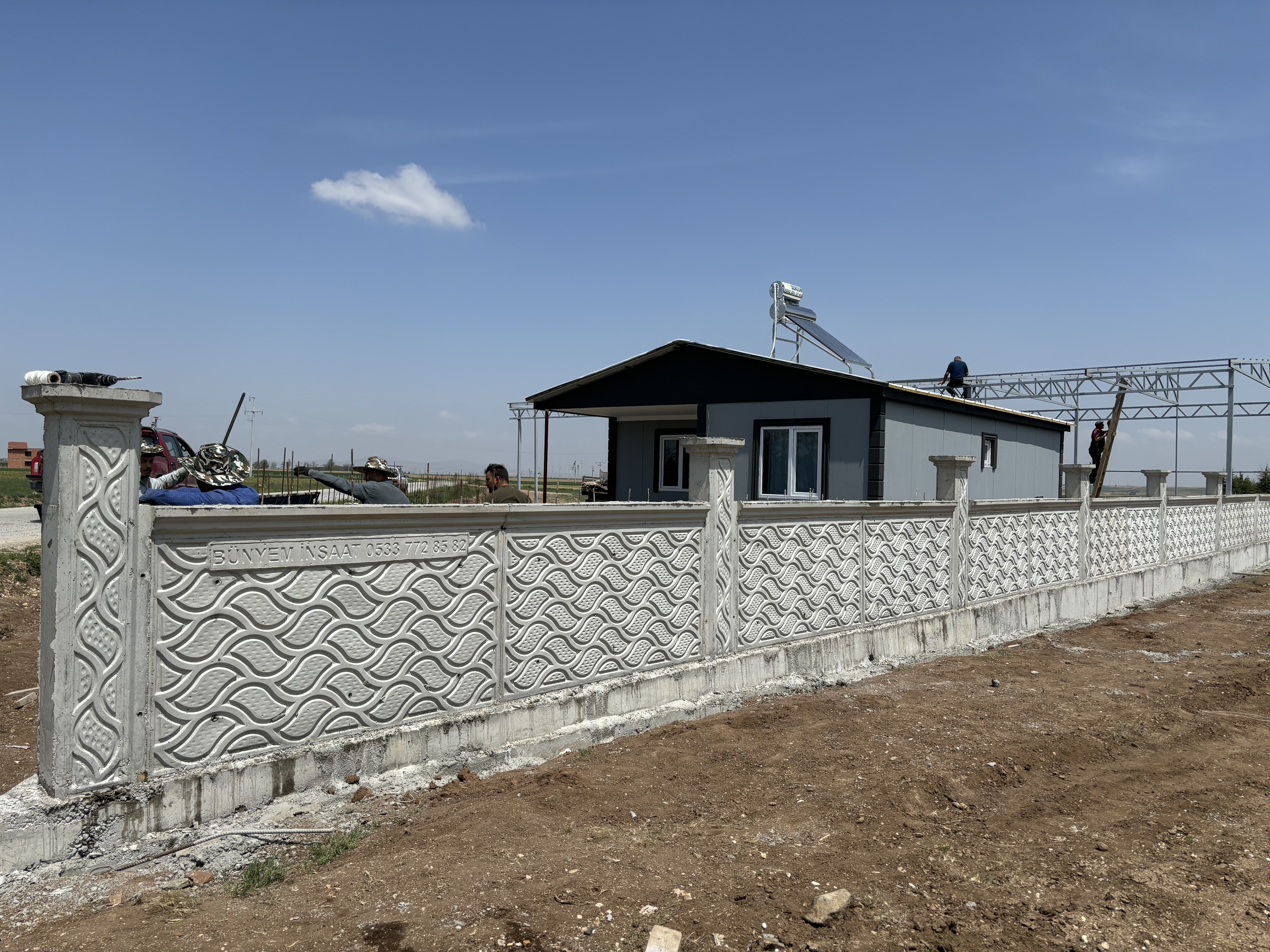 Desenli bahçe duvarı